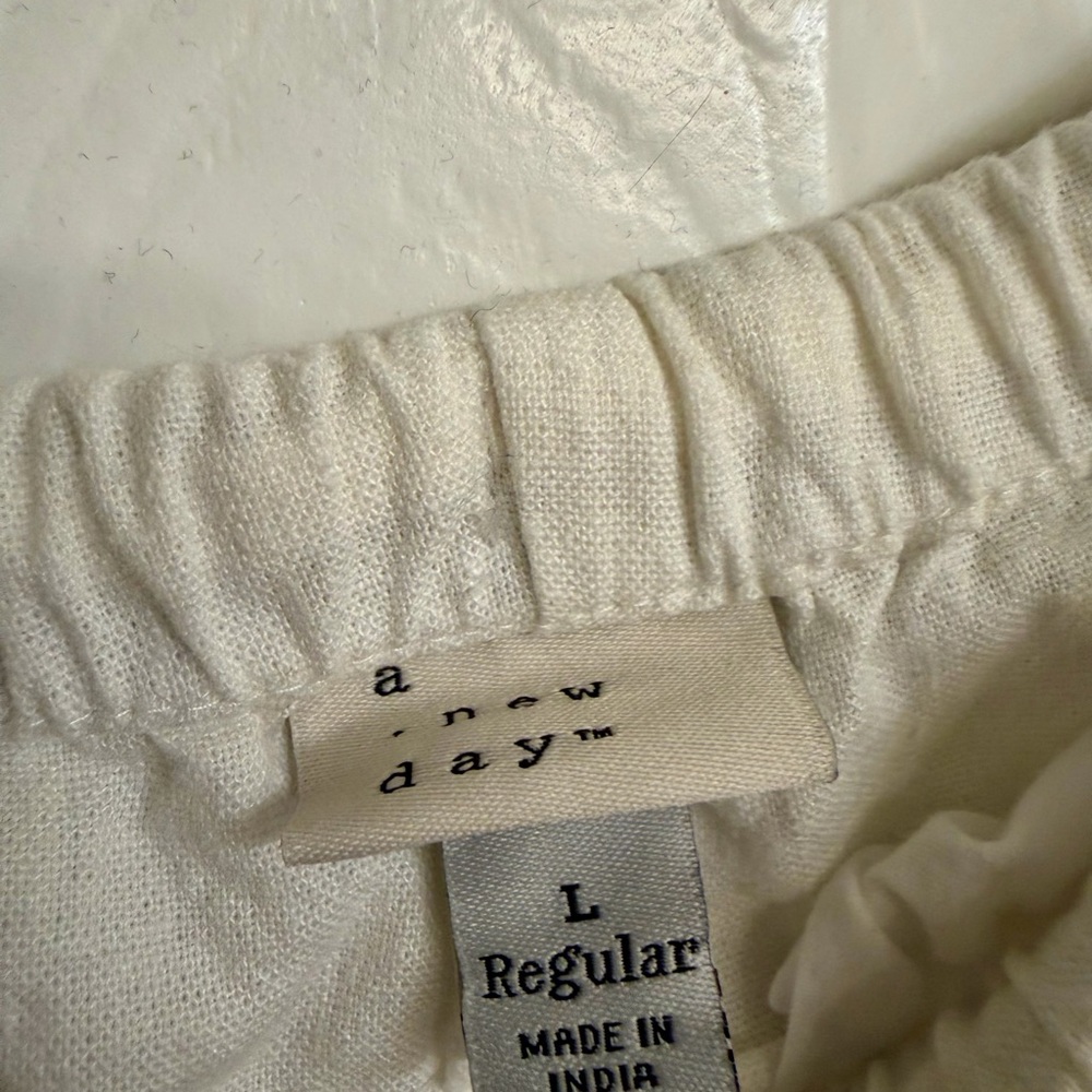 Women’s Cream stretch Pants - Picture 4 of 4